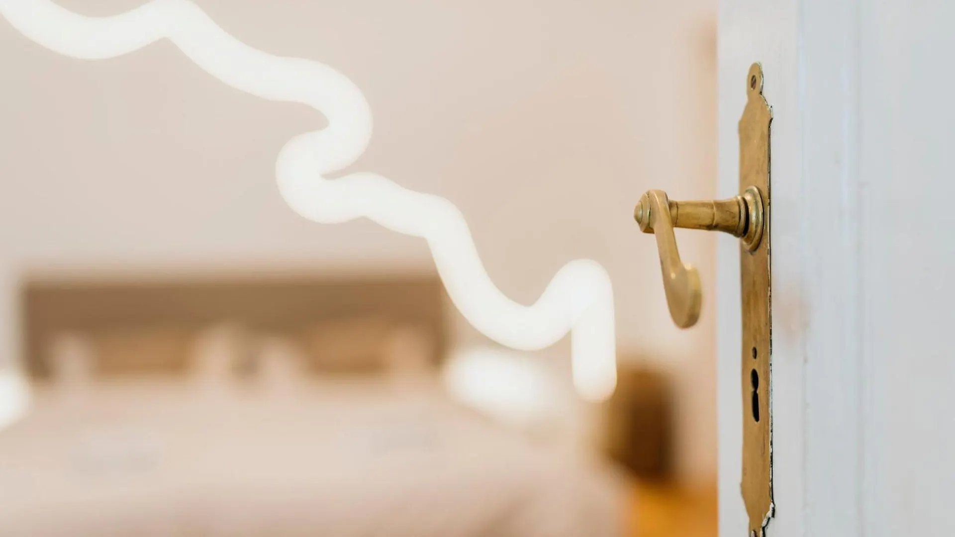 Homely Berlin - Luxurious, Spacious, Near Victory Column, River Appartement