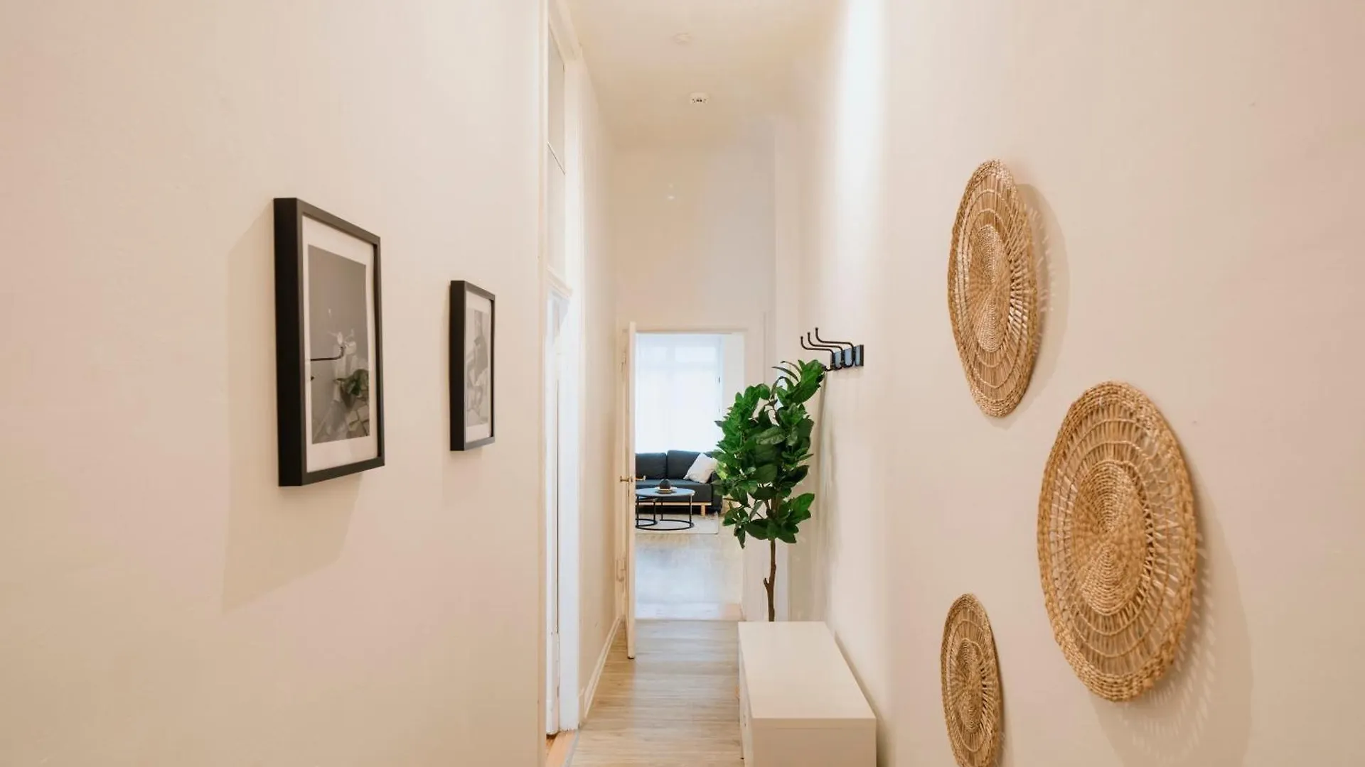 Homely Berlin - Luxurious, Spacious, Near Victory Column, River