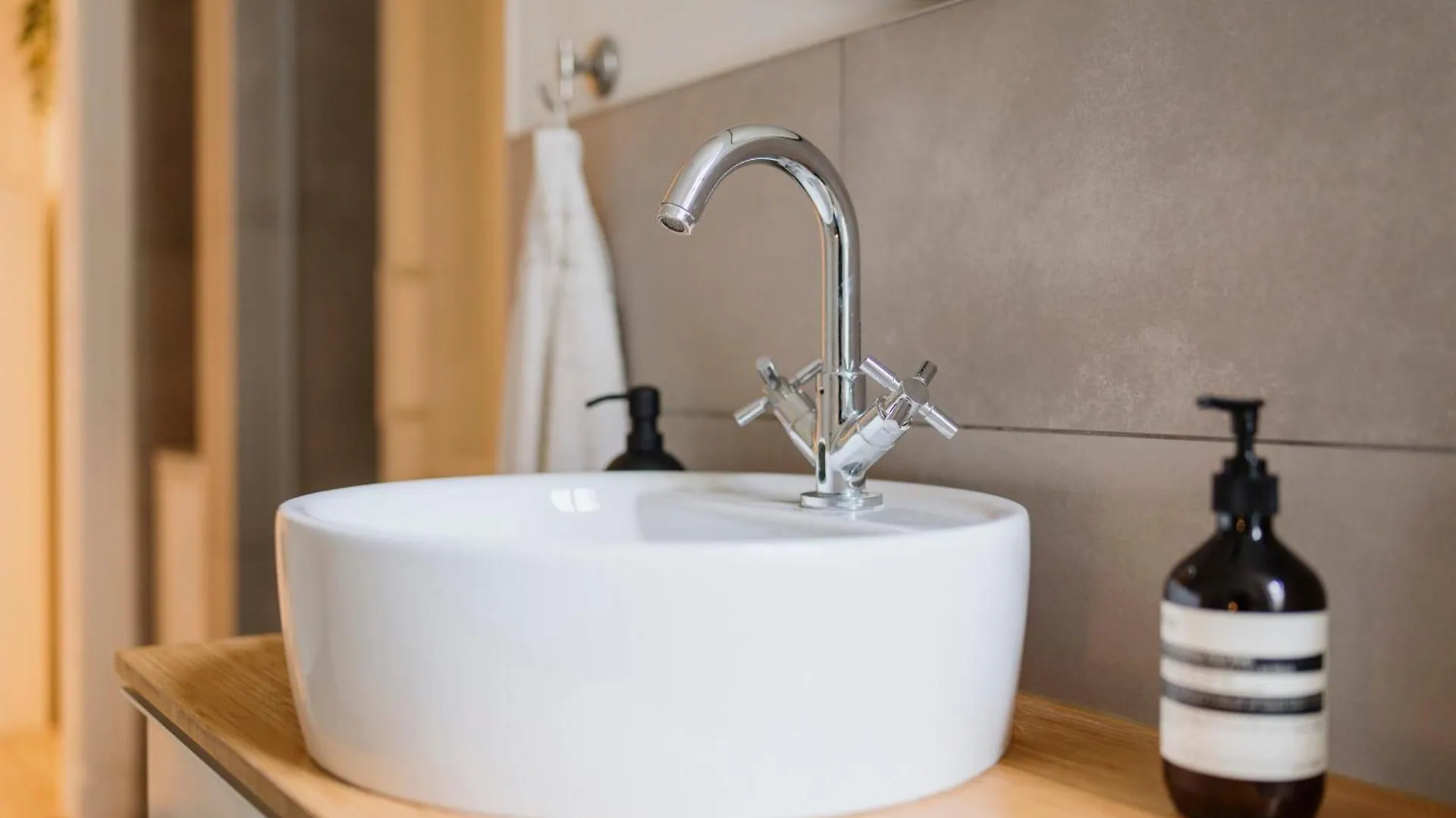 Appartement Homely Berlin - Luxurious, Spacious, Near Victory Column, River Duitsland