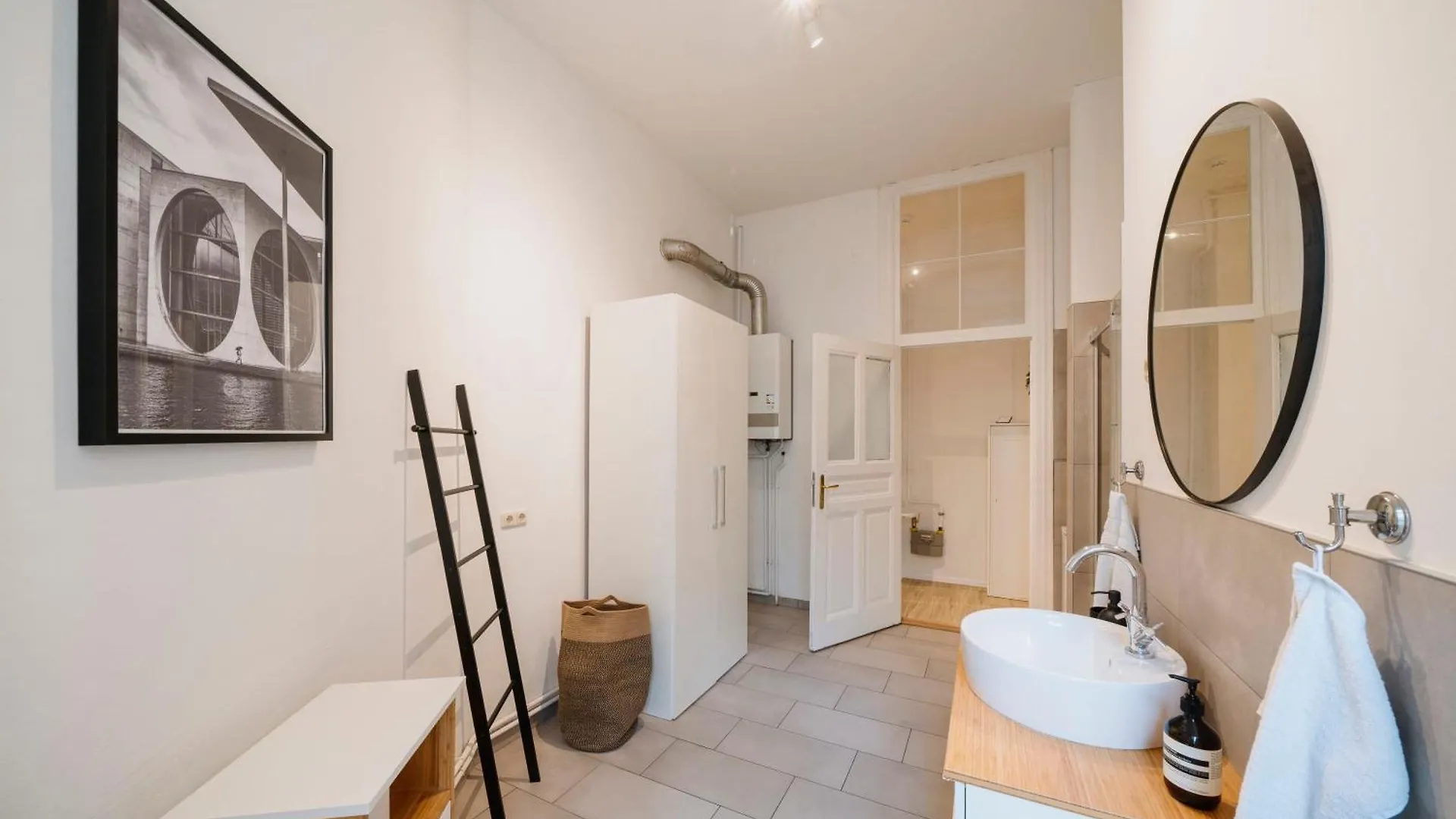 Homely Berlin - Luxurious, Spacious, Near Victory Column, River Appartement
