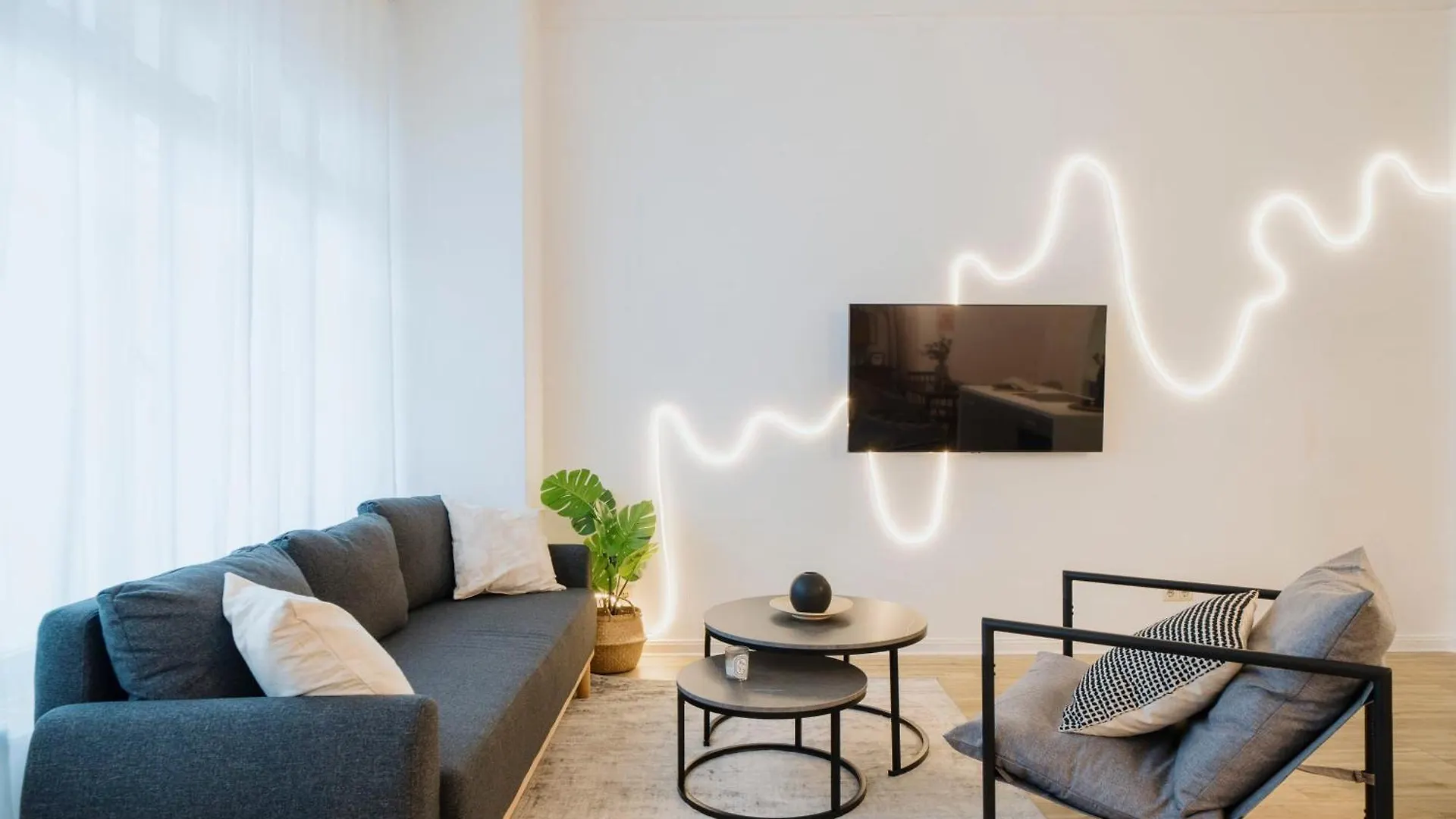 Homely Berlin - Luxurious, Spacious, Near Victory Column, River 0*,