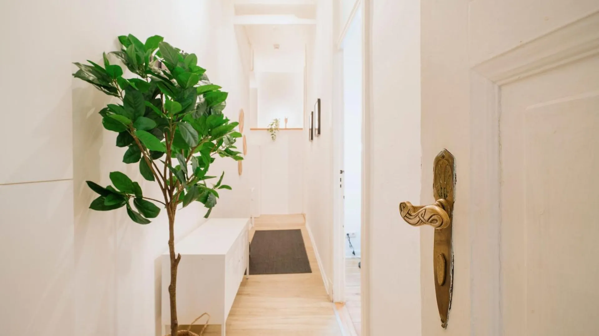 Homely Berlin - Luxurious, Spacious, Near Victory Column, River 0*,  Tyskland