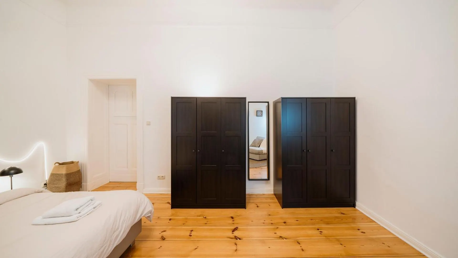 Apartment Homely Berlin - Luxurious, Spacious, Near Victory Column, River Germany