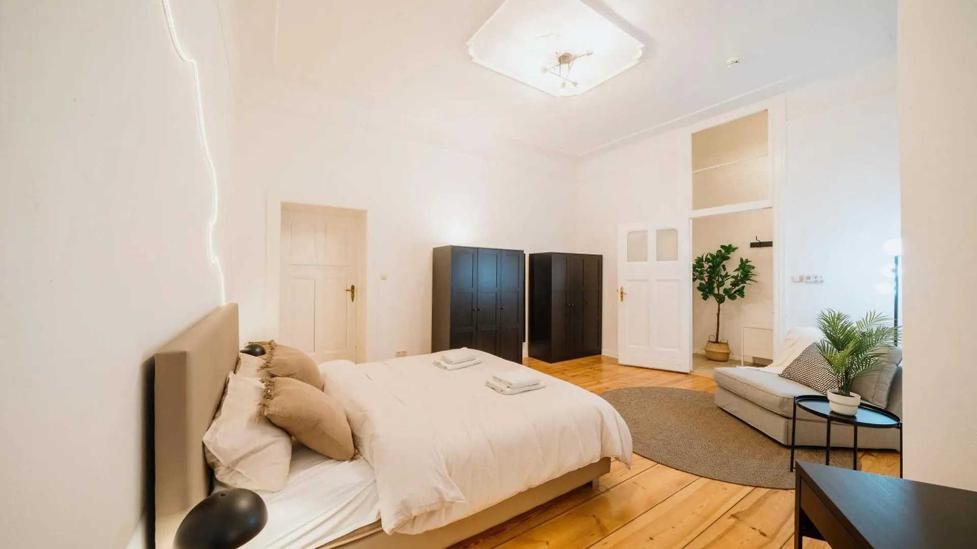 Homely Berlin - Luxurious, Spacious, Near Victory Column, River