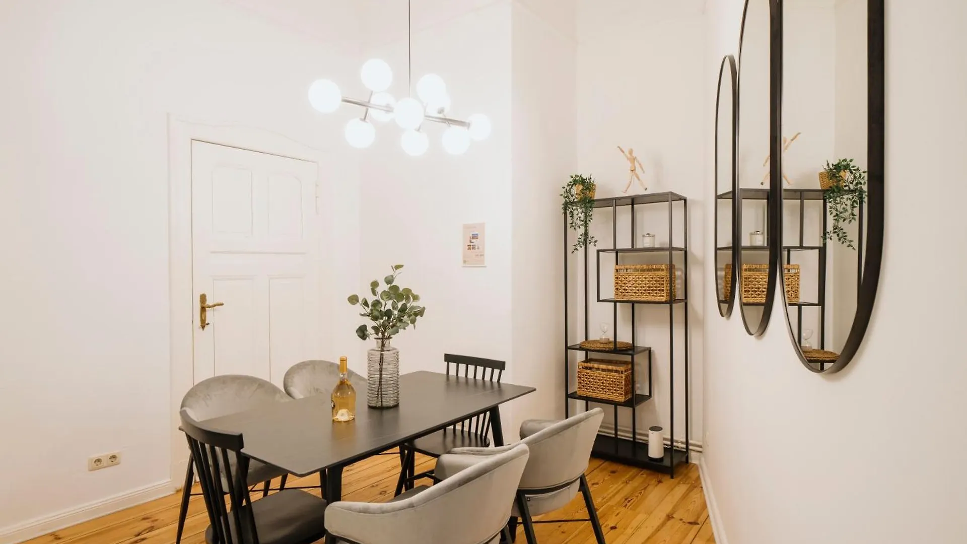 Homely Berlin - Luxurious, Spacious, Near Victory Column, River Germany