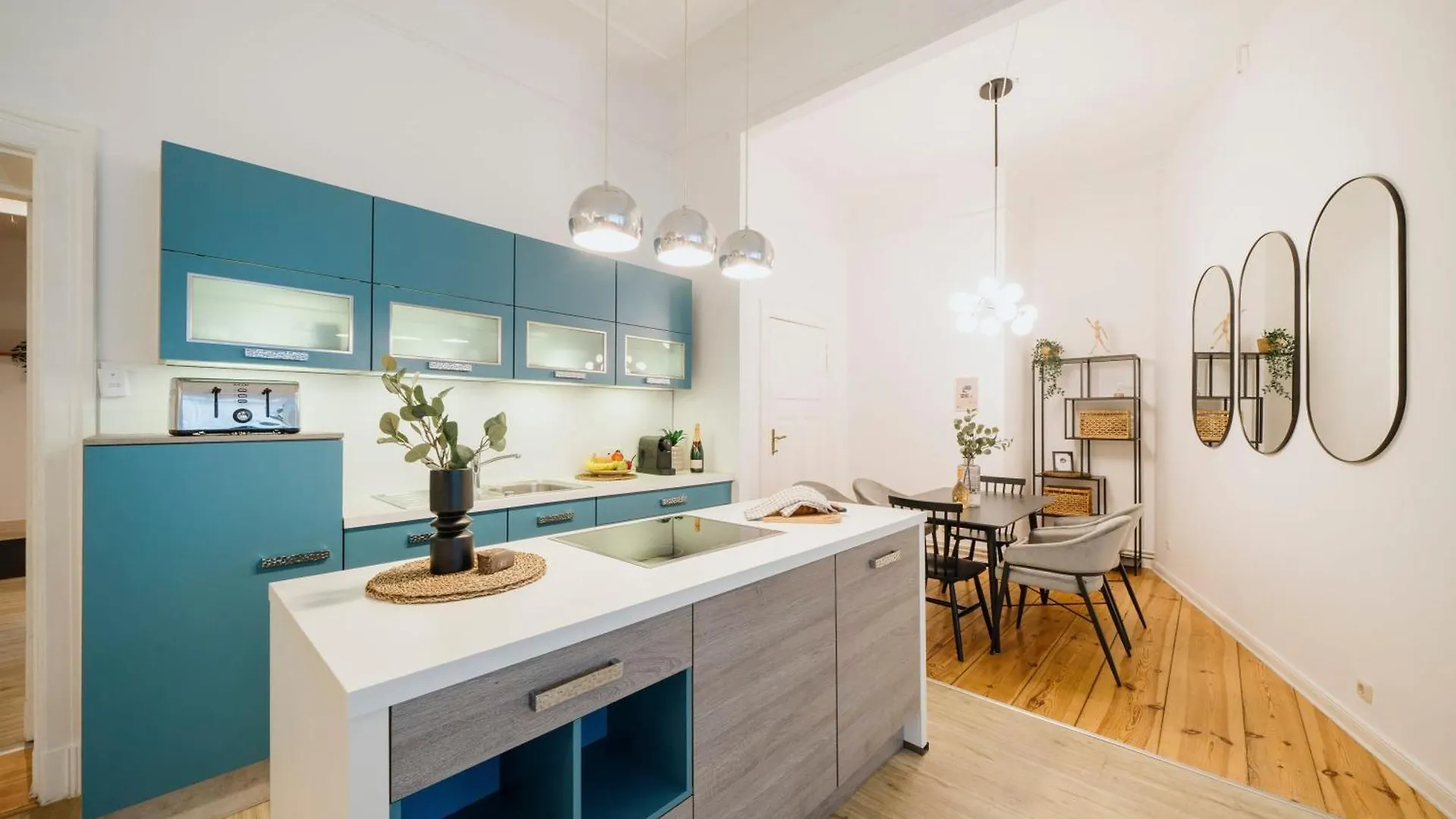 Homely Berlin - Luxurious, Spacious, Near Victory Column, River Apartment
