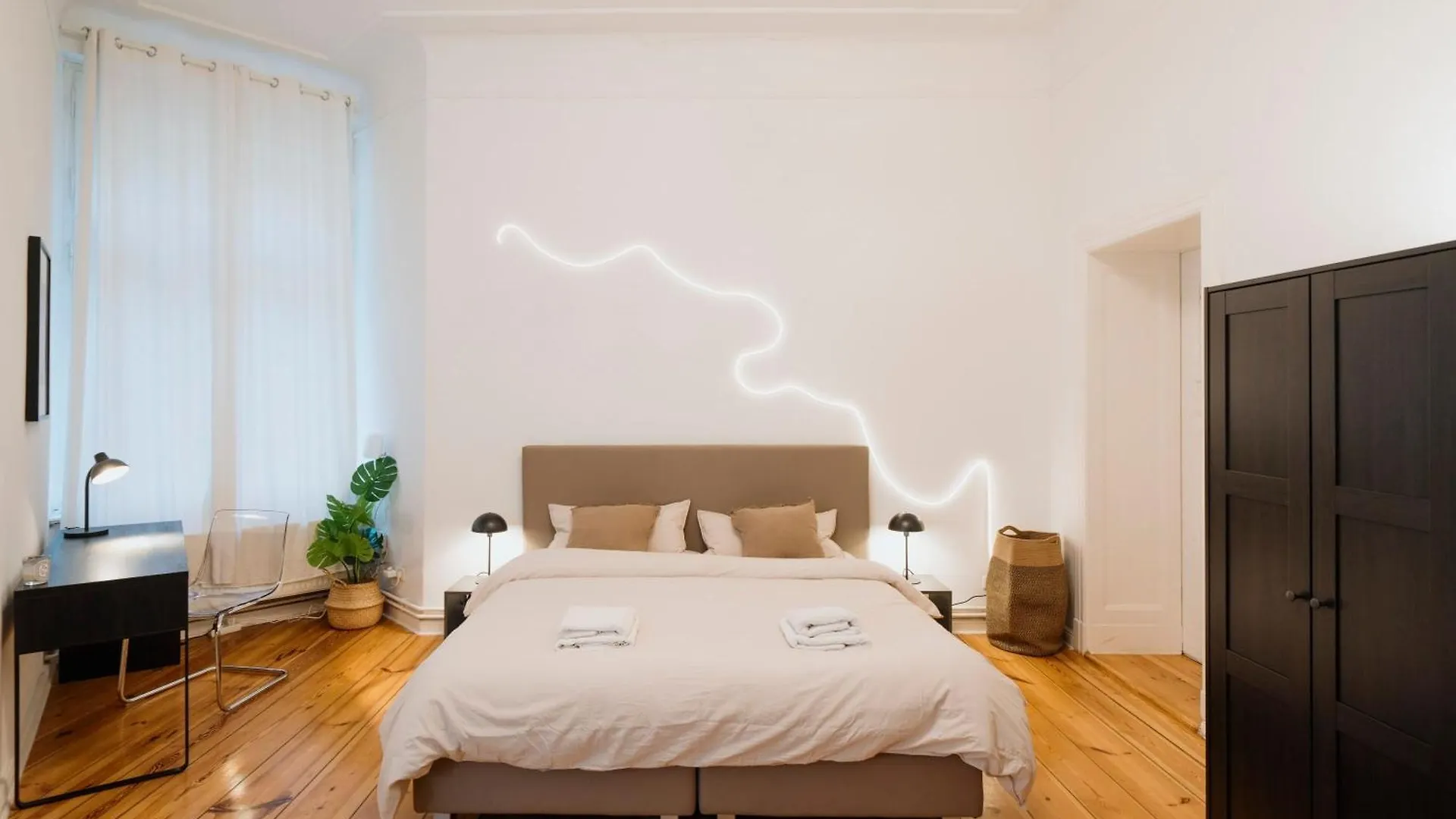 Apartment Homely Berlin - Luxurious, Spacious, Near Victory Column, River