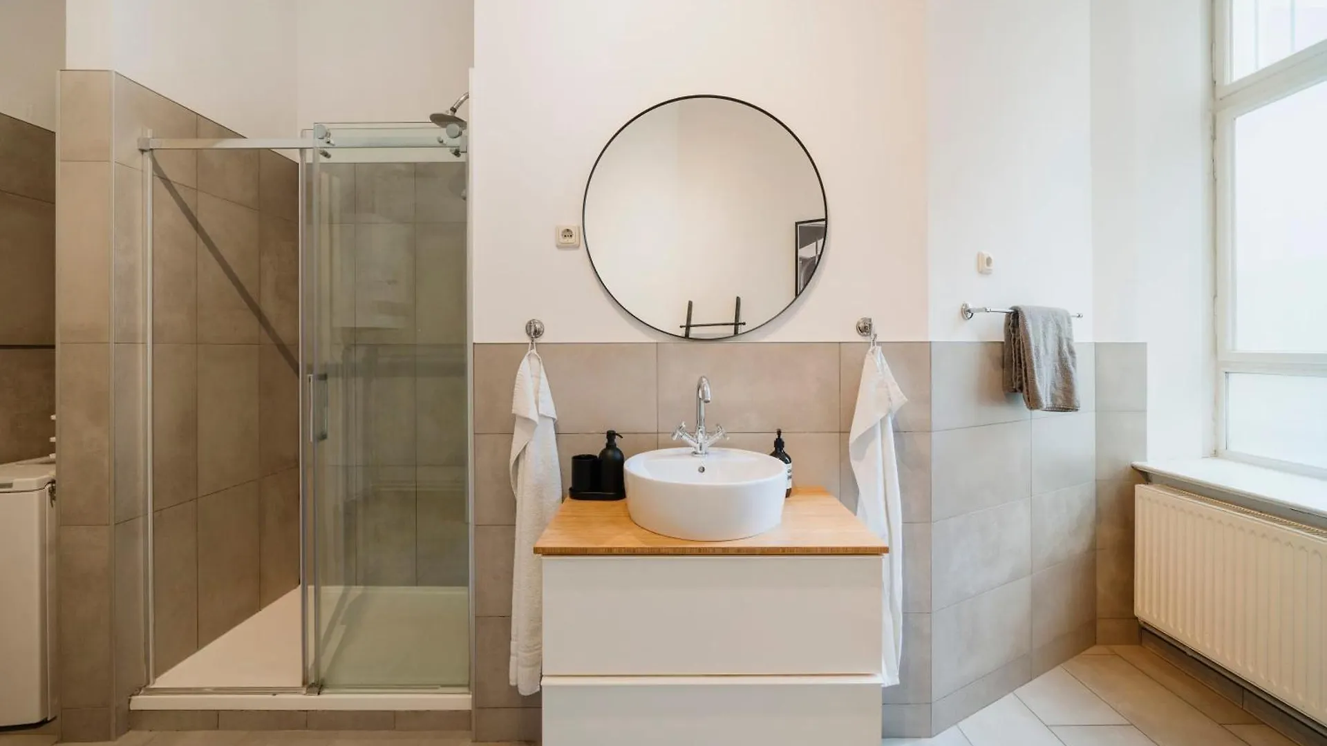 Apartment Homely Berlin - Luxurious, Spacious, Near Victory Column, River