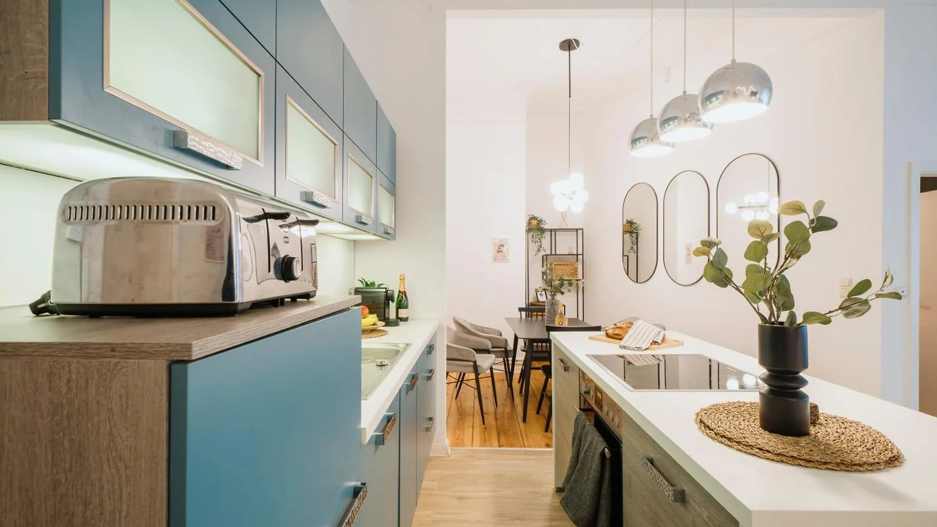 Apartment Homely Berlin - Luxurious, Spacious, Near Victory Column, River